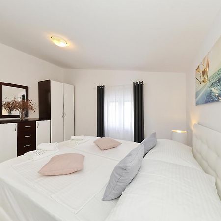 Apartments Rosini, 300M From The Beach With Shared Tavern And Bikes, Нін Екстер'єр фото