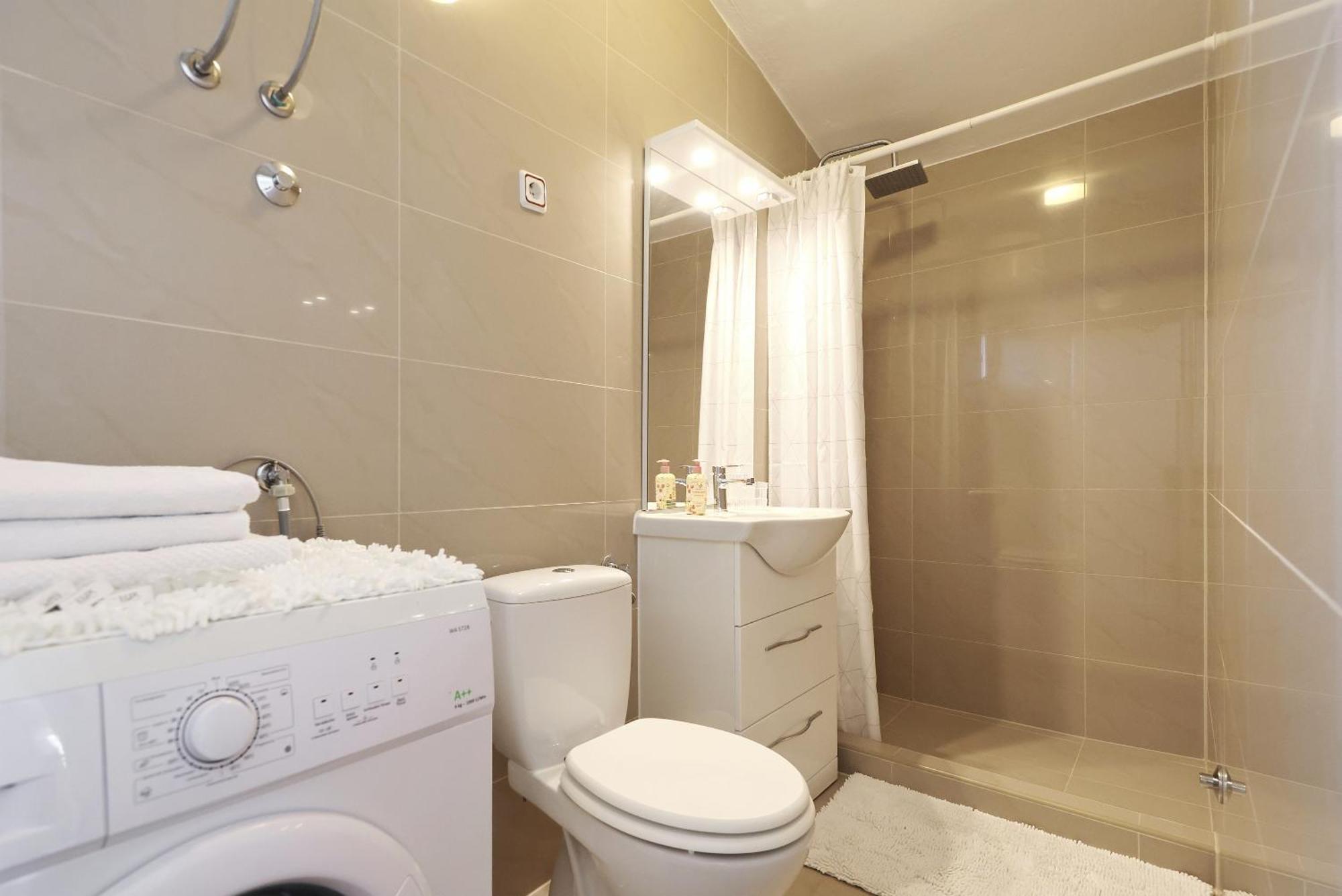 Apartments Rosini, 300M From The Beach With Shared Tavern And Bikes, Нін Екстер'єр фото