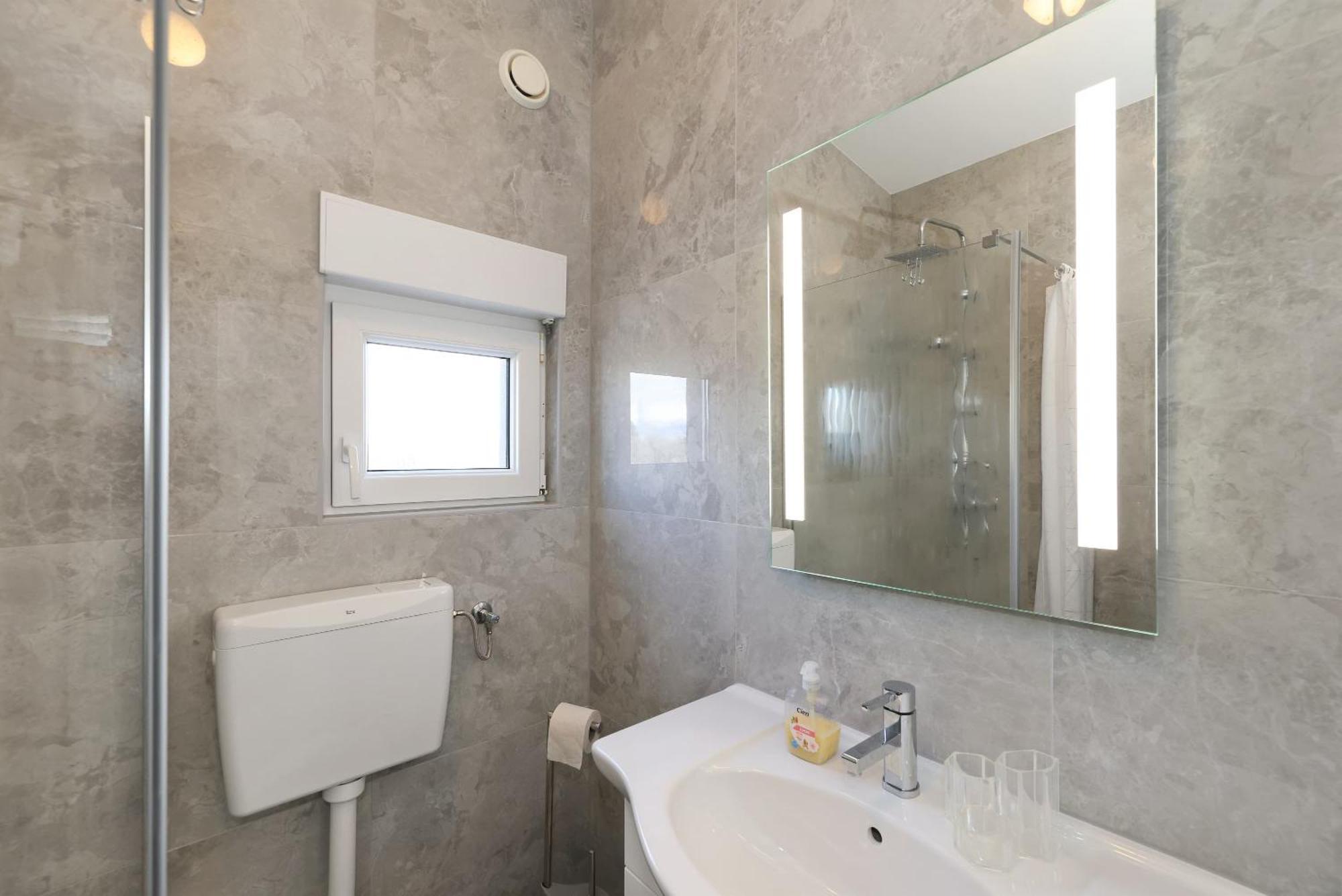 Apartments Rosini, 300M From The Beach With Shared Tavern And Bikes, Нін Екстер'єр фото