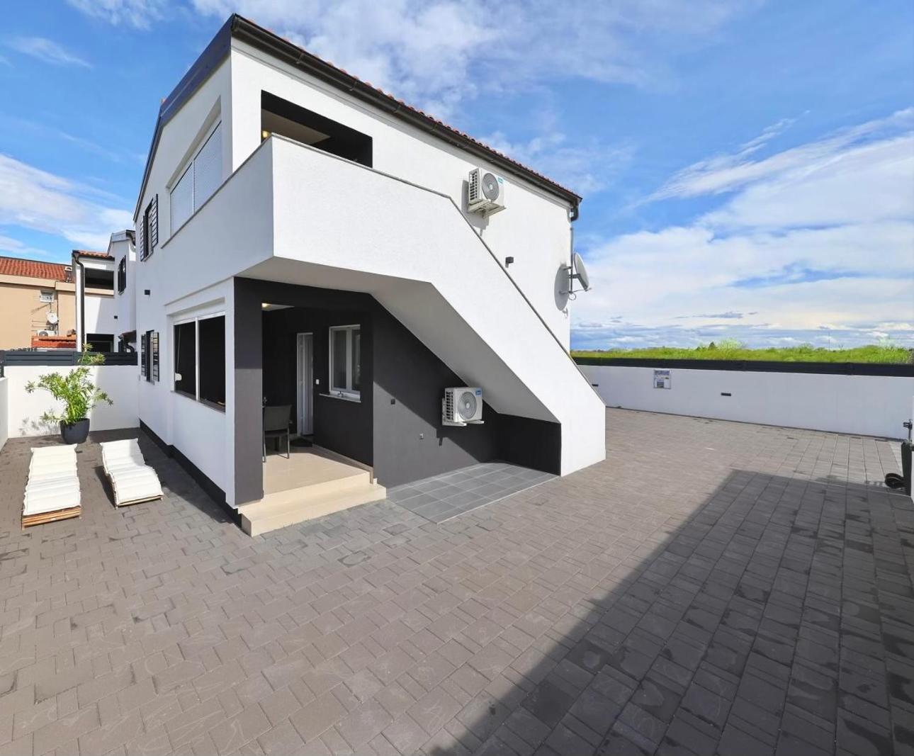Apartments Rosini, 300M From The Beach With Shared Tavern And Bikes, Нін Екстер'єр фото