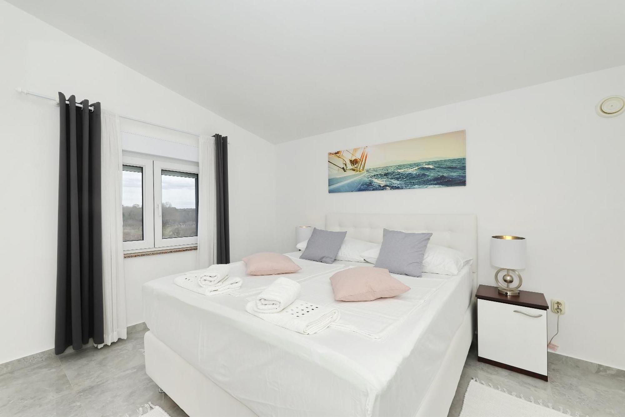 Apartments Rosini, 300M From The Beach With Shared Tavern And Bikes, Нін Екстер'єр фото