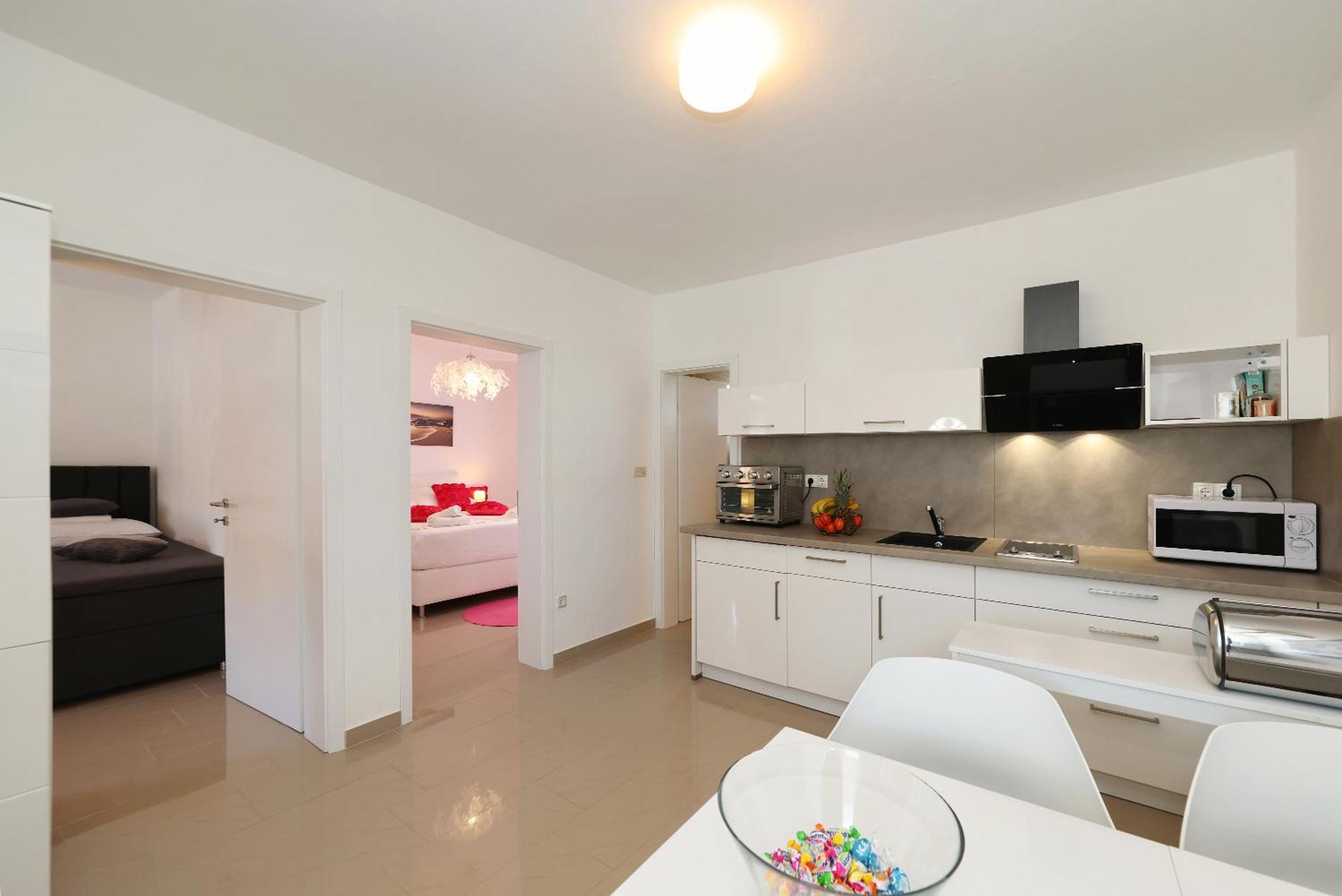 Apartments Rosini, 300M From The Beach With Shared Tavern And Bikes, Нін Екстер'єр фото