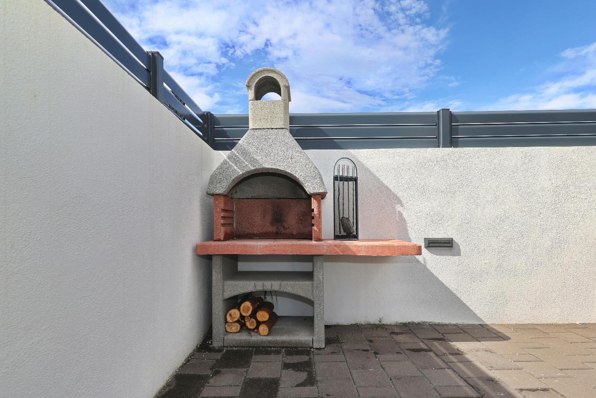 Apartments Rosini, 300M From The Beach With Shared Tavern And Bikes, Нін Екстер'єр фото