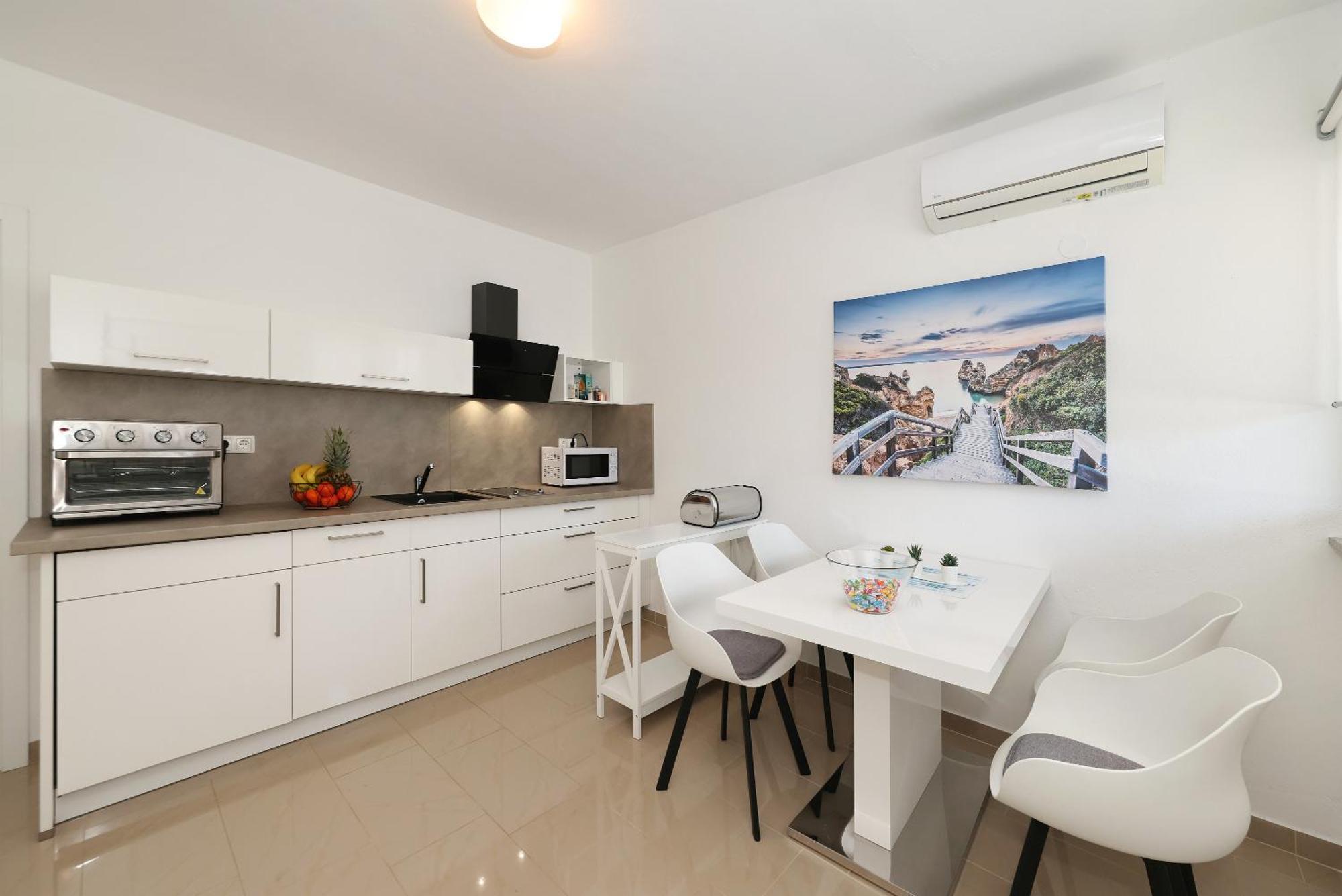 Apartments Rosini, 300M From The Beach With Shared Tavern And Bikes, Нін Екстер'єр фото
