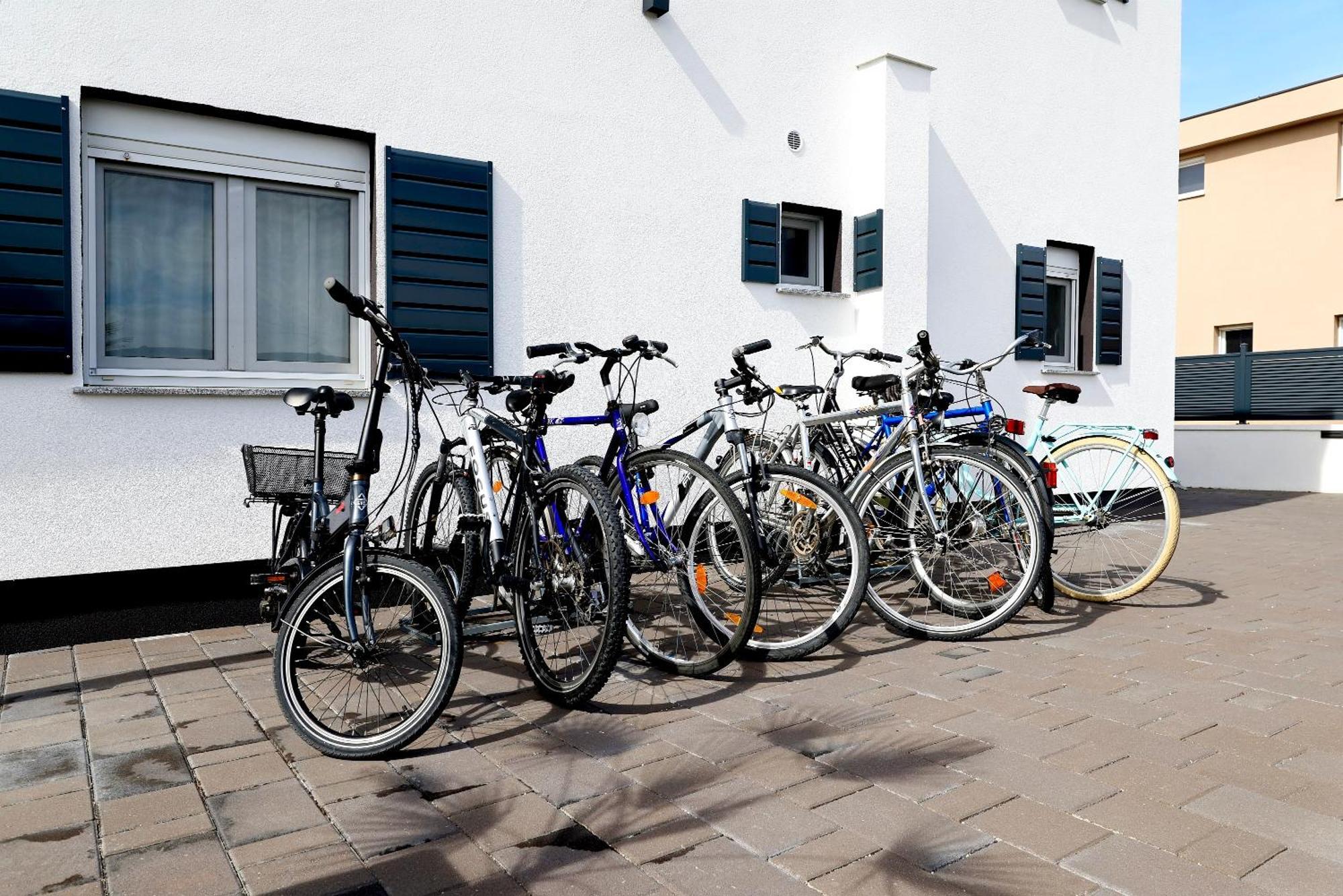 Apartments Rosini, 300M From The Beach With Shared Tavern And Bikes, Нін Екстер'єр фото